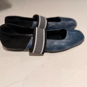 Elegant Kids Dress Shoes with Blue and Black Design